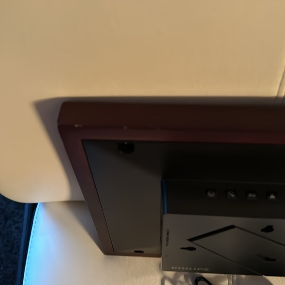 Philips digital photo frame, some wear on the frame. (See photos) - Picture 3 of 5